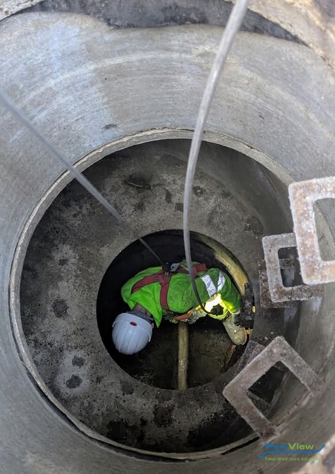 Confined space entry with CCTV surveys (2)